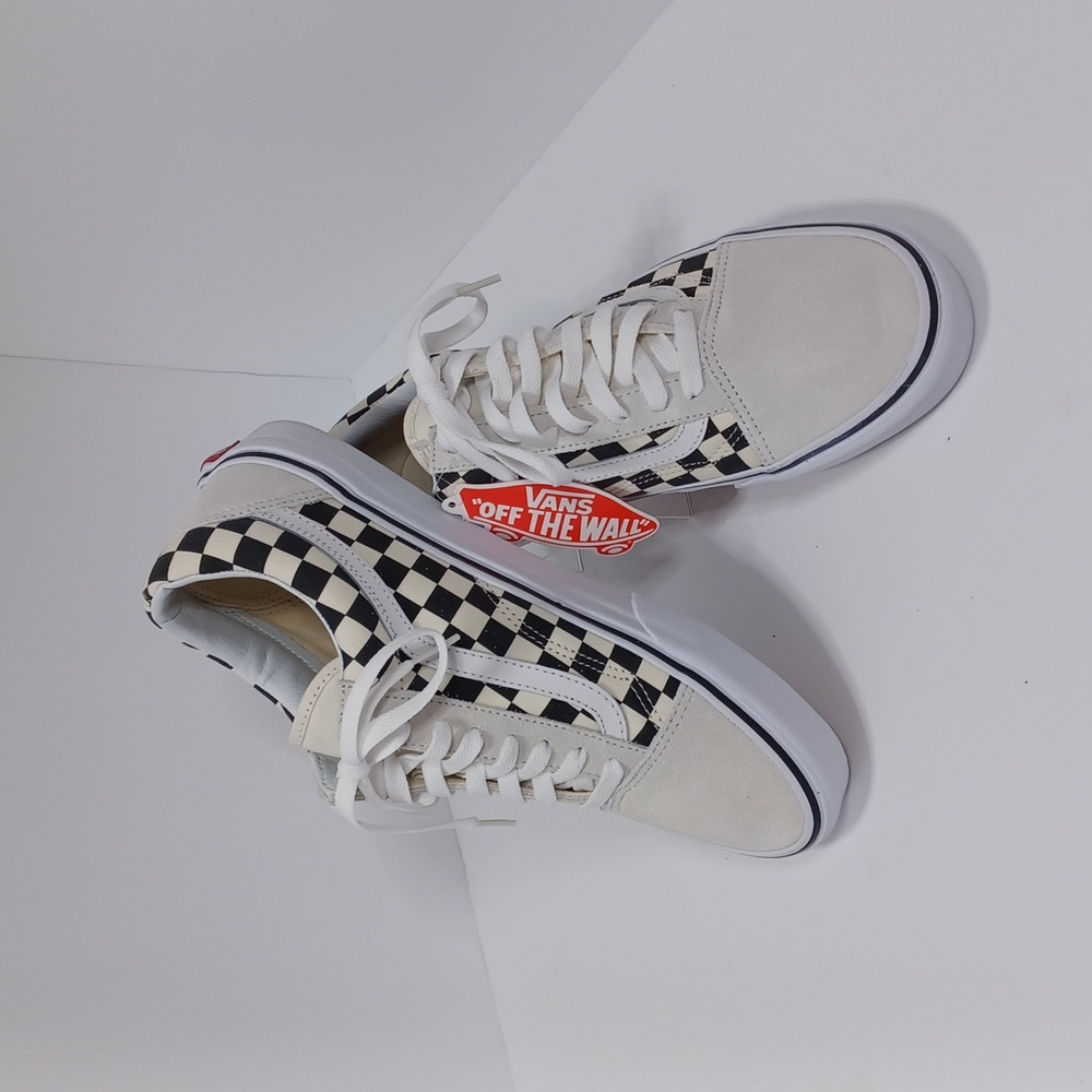 VANS Old Skool 10.5women/9men, wht/blk check NEW!